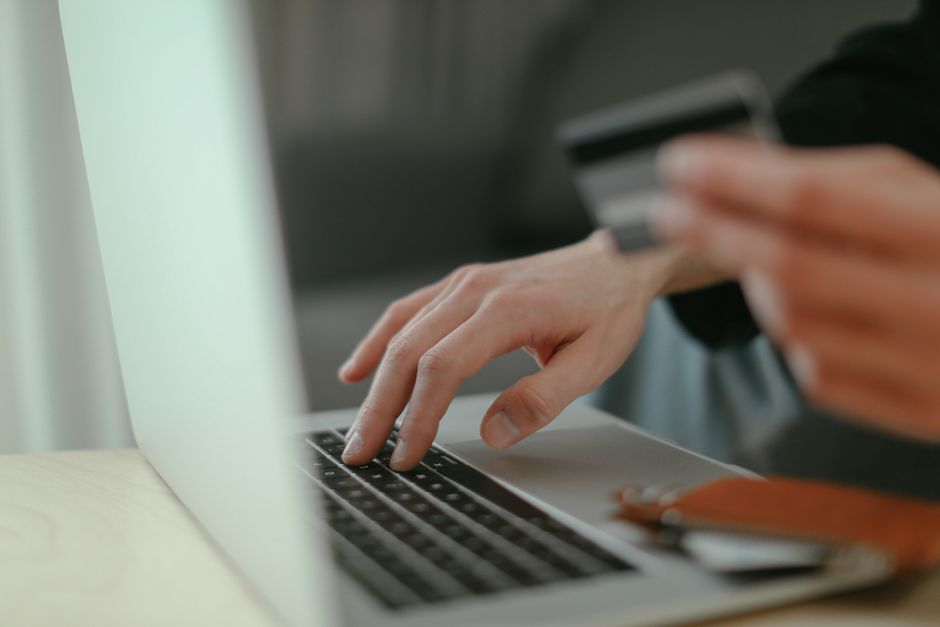 分步操作：网页注册最稳，别用手机注册
