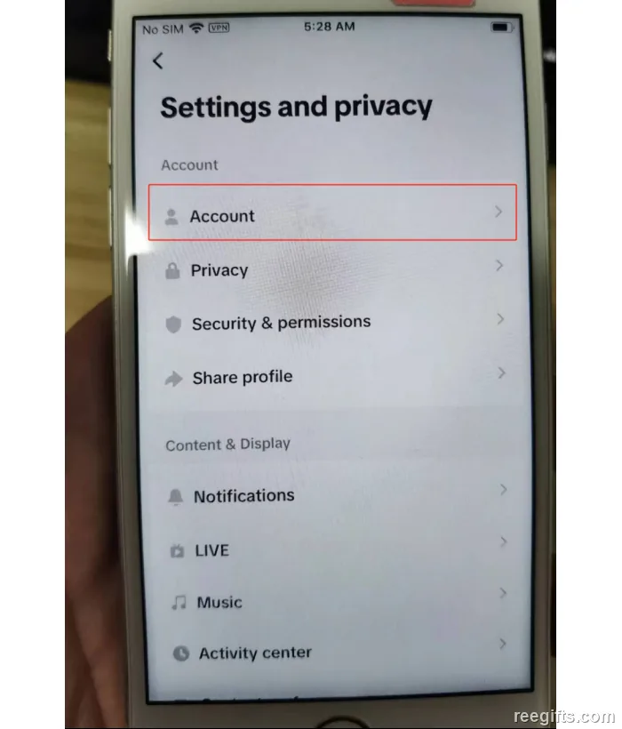 Settings and privacy 页面中的 Account 选项
