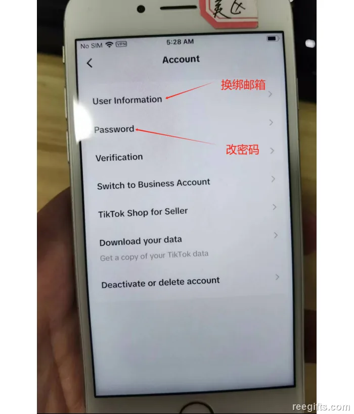 Account 页面里的 User information 与 Password 入口
